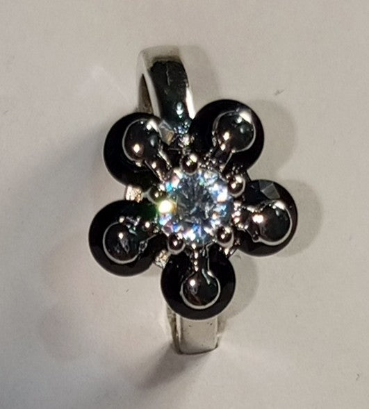 Black & Silver Floral Gemstone Ring – Elegant Sparkling Design