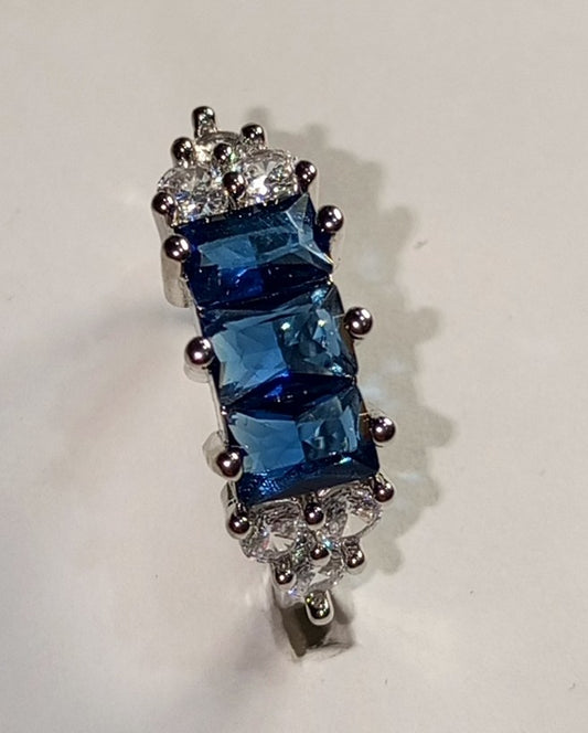 Elegant Blue Sapphire & Diamond Ring – Timeless Luxury