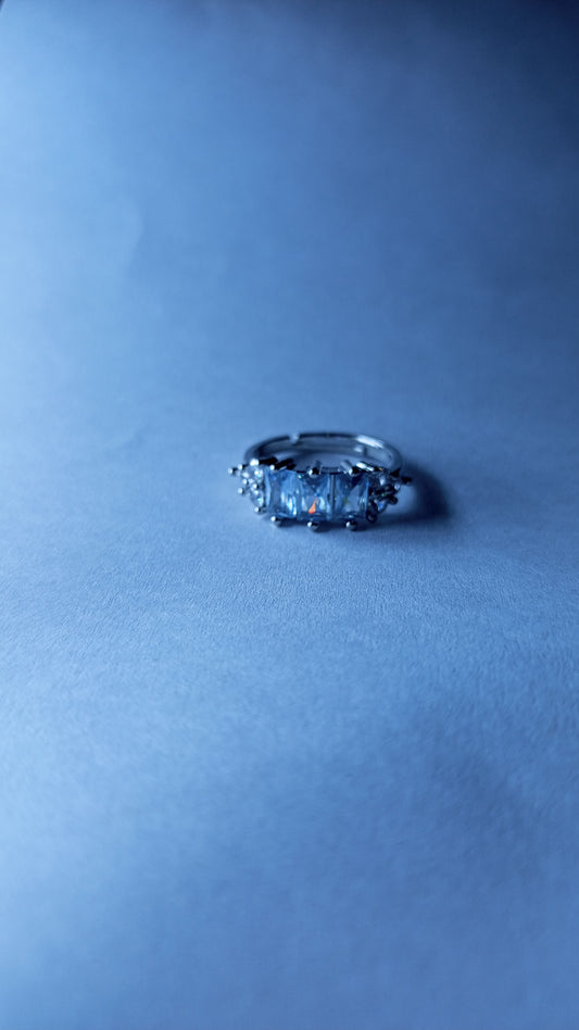 Exquisite White Sapphire & Diamond Ring – Timeless Elegance